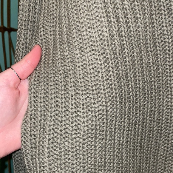 Love PINK olive green oversized knot sweater - Picture 3 of 6